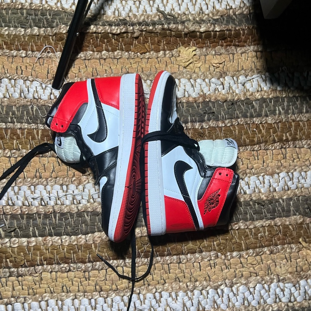 Jordan 1 high retro satin black toe